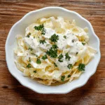 Knackiger Chicorée Salat mit Sahne-Dressing