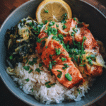 Gesunde Lachs Bowl mit Reis