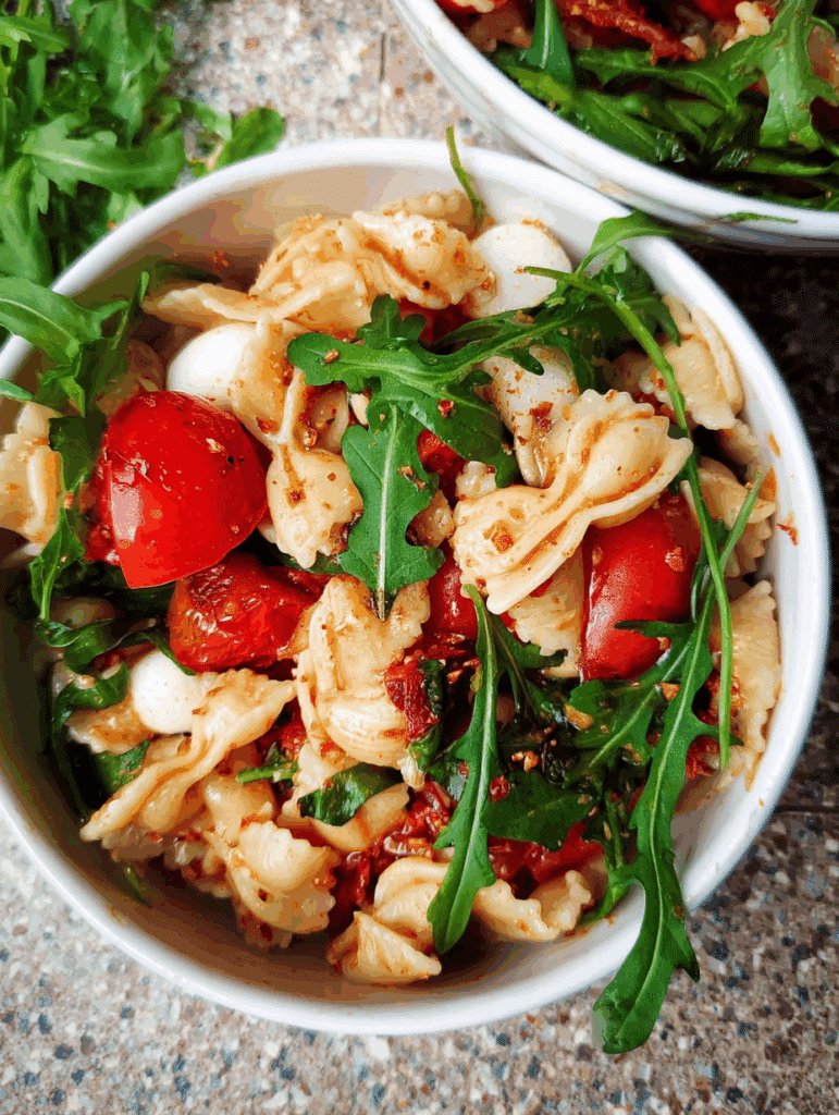 Italienischer Nudelsalat mit Rucola