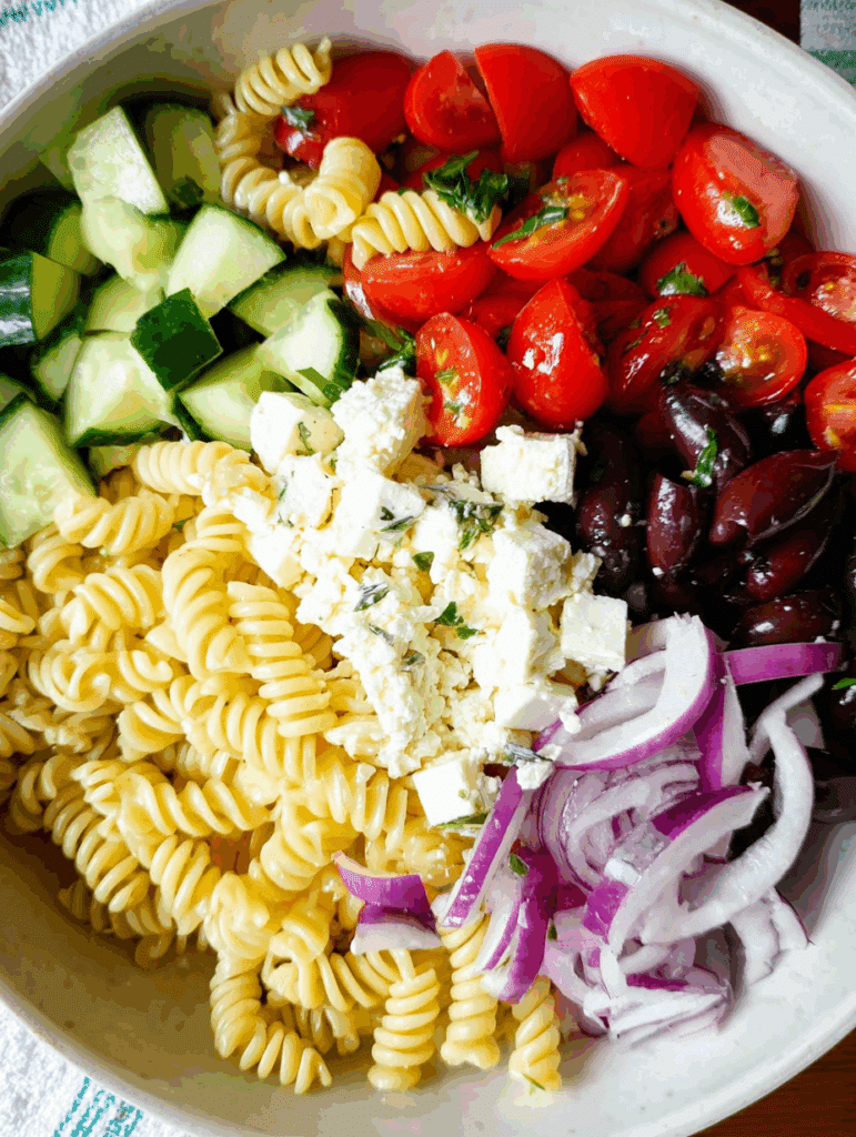 Griechischer Nudelsalat mit Feta