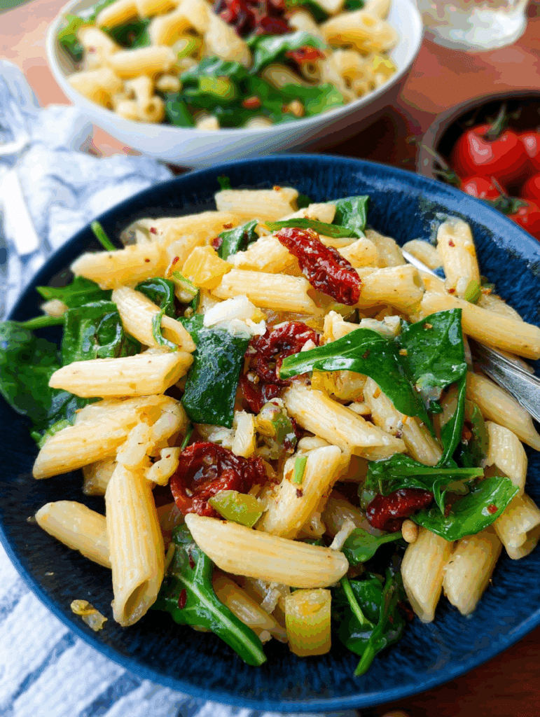 Nudelsalat mit Honig-Senf-Dressing