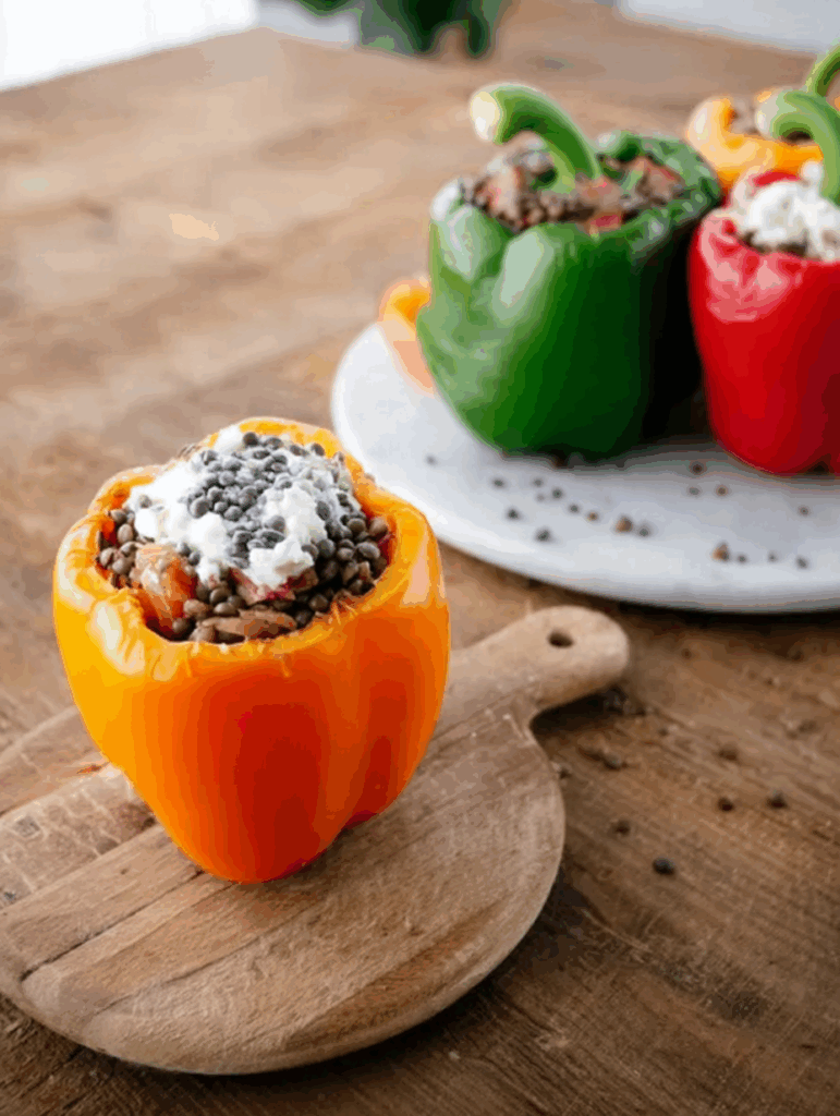 Schnelle gefüllte Paprika mit Linsen und Ziegenkäse