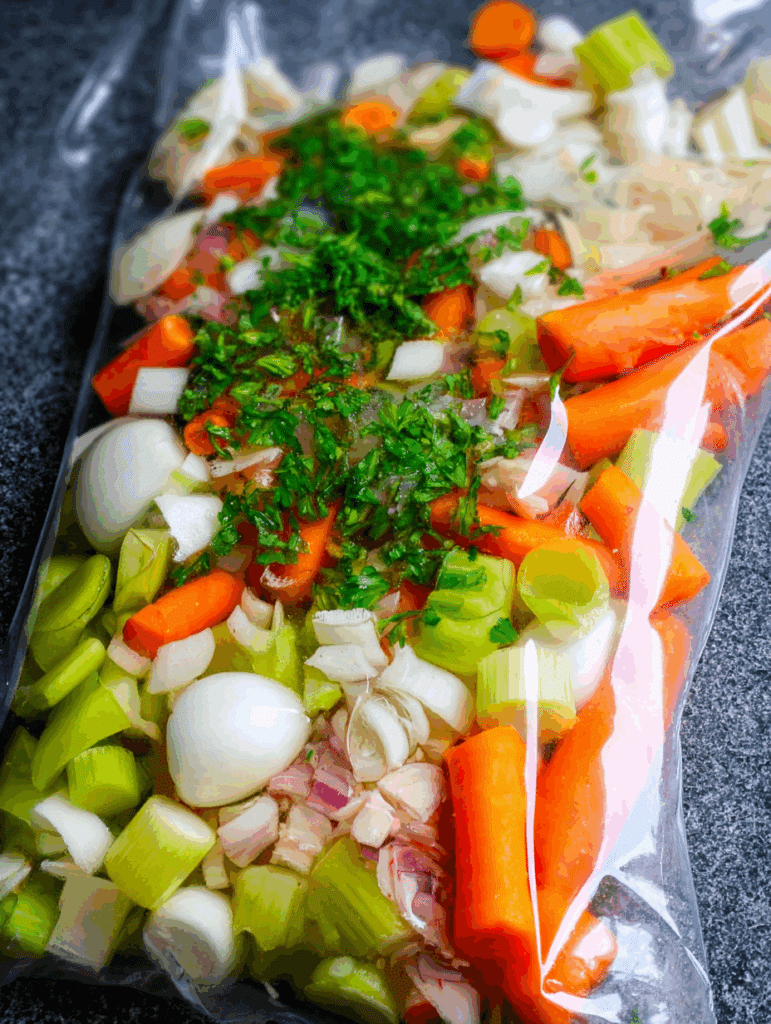 Suppengemüse zubereiten