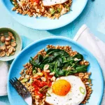 Spinat-Ei-Bowl mit Getreide - Gesundes High Protein Frühstück
