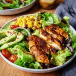 Honig-Senf Power-Salat mit Hähnchen & Avocado