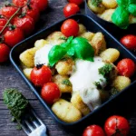 Gnocchi-Raclette mit grünem Pesto & Mozzarella