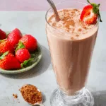 Schoko-Erdbeer-Proteinshake - Süß & Sättigend