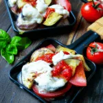 Mediterranes Auberginen-Raclette mit Tomaten & Mozzarella