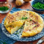 Spanische Tortilla de patatas aus der Pfanne