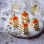 Mini-Sandwiches mit Lachs und Frischkäse