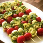 Tortelli Caprese Spieße mit Pesto Verde