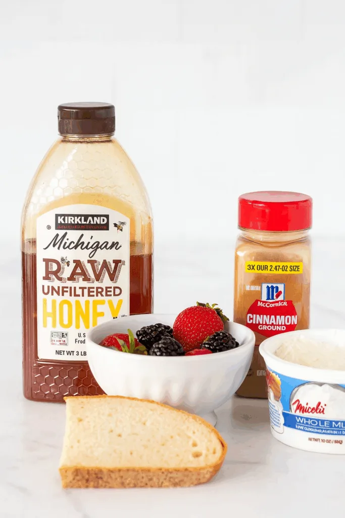 Brunch-Toast mit Ricotta & Honig