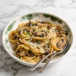 Cremige vegetarische Carbonara mit Pilzen