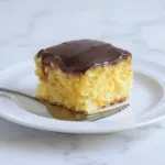 Einfacher Boston Cream Poke Cake