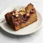 Gesundes Bananenbrot mit Erdnussbutter und Marmelade