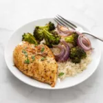 Zarte und saftige gebackene Hähnchenbrust