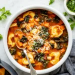 Gemüsereiche Tortellini-Suppe (vegetarisch)