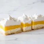 Geschichtetes Zitronencreme-Dessert