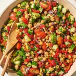 Würziger Sommer-Kichererbsen-Feta-Salat