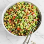 Zitroniger Kräuter-Kichererbsen-Avocado-Salat