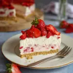 Erdbeer-Käsekuchen mit knusprigem Keksboden