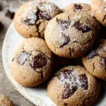 Klassische weiche Schokoladenstückchen-Kekse