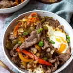 Einfache Low-Carb Philly-Cheesesteak-Bowls