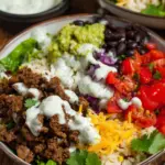 Rindfleisch Taco Bowl mit Salsa Verde Joghurtsoße