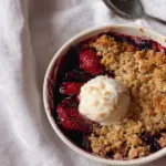 Schneller Erdbeer-Mikrowellen-Crumble