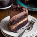 Schokoladen-Biskuit-Schichtkuchen